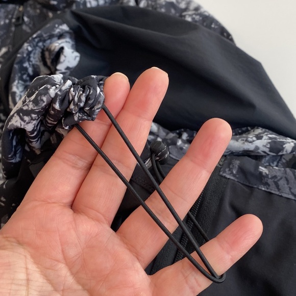 Lululemon Active Jacket - Canopy Ice Grey Black Size L - Picture 13 of 14